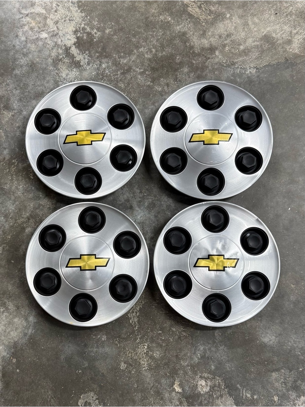 OEM Chevy Silverado Tahoe Suburban Center Caps 9596341 Set of 4